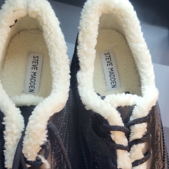 Steve Madden Black Brogue Loafers with Cream Lining - Picture 2 of 5